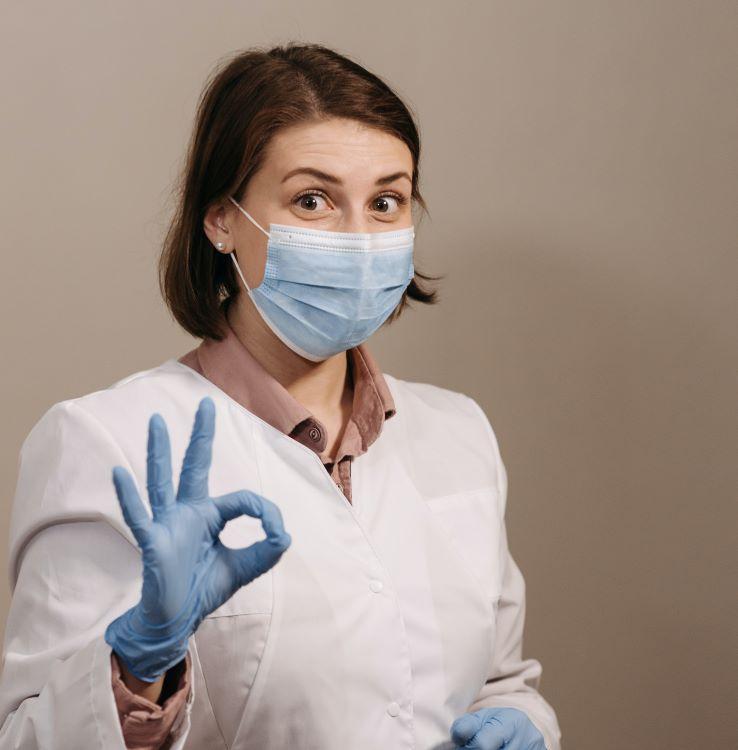 Vrouwelijk arts perfect gebaar